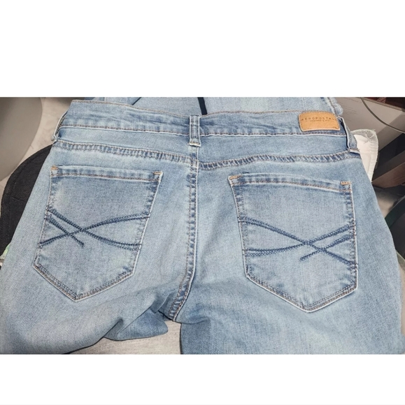 Aeropostale Skinny Destructed Light Faded Stretch Blue Jeans Size 2 Short - Picture 5 of 5